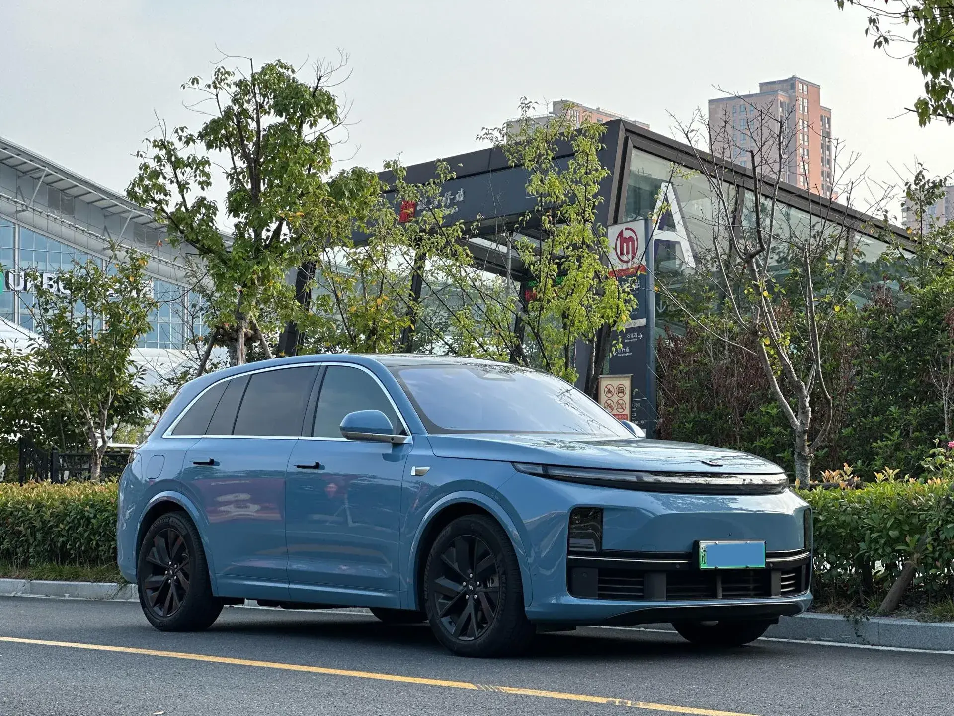 2023 LI L7 thumbnail 3