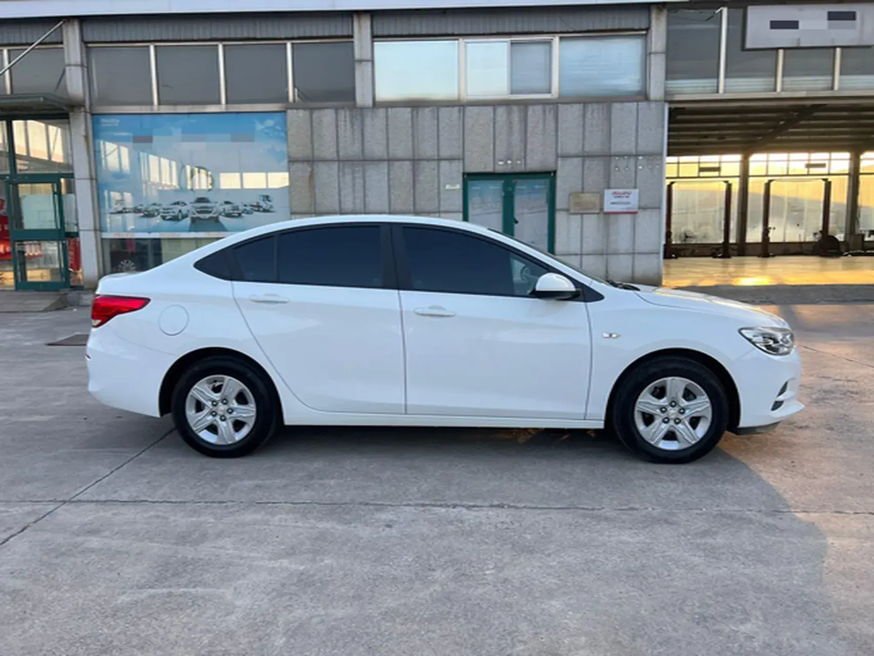 2019 CHEVROLET CAVALIER thumbnail 4