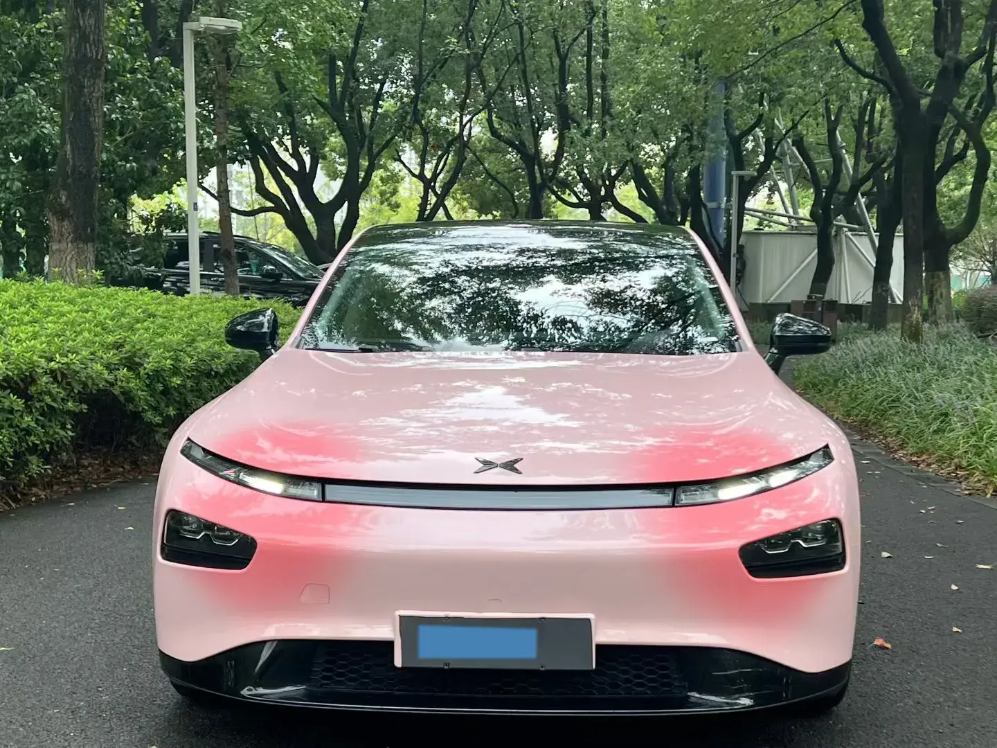 2022 XPENG P7 thumbnail 2