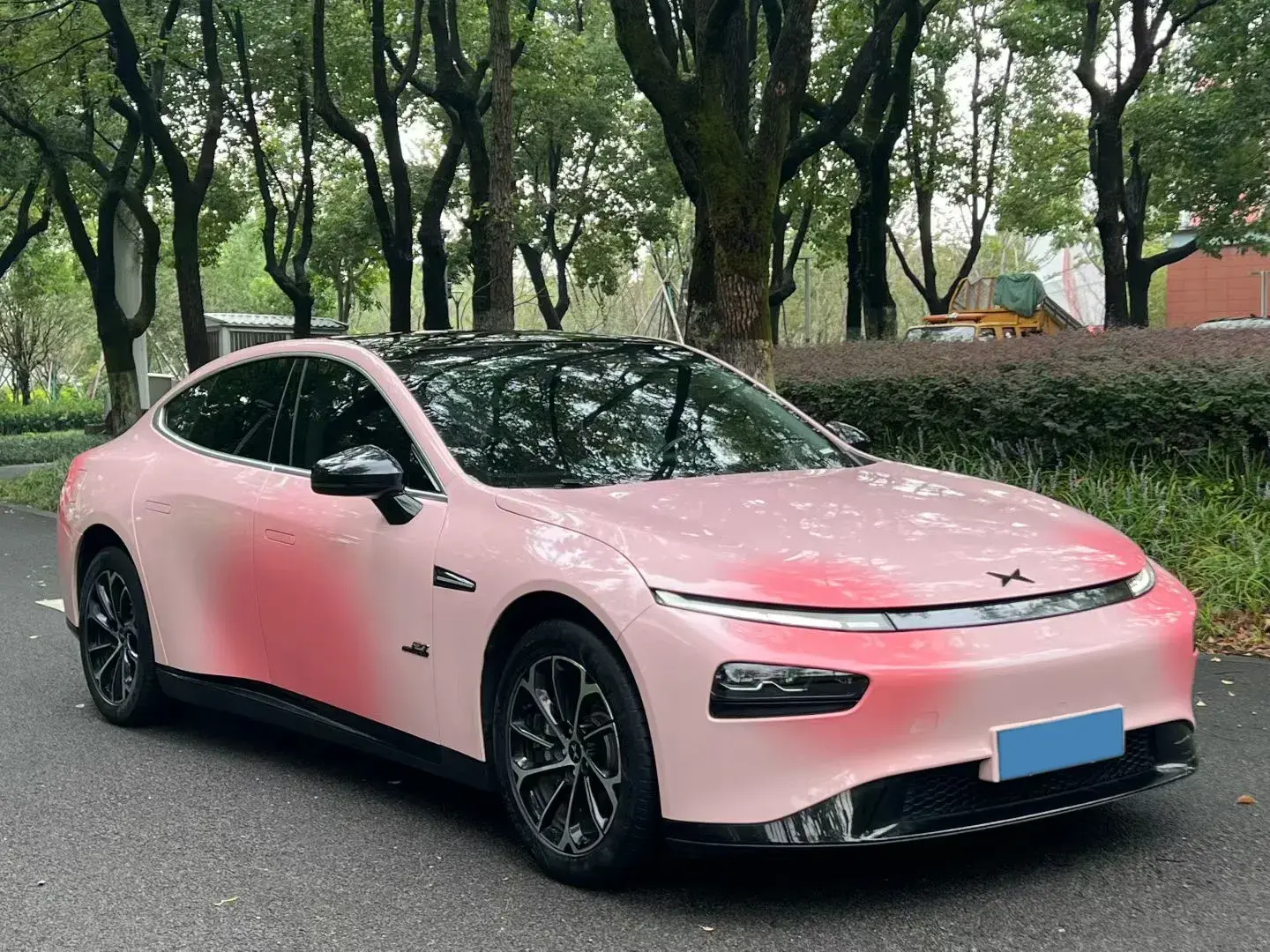 2022 XPENG P7 thumbnail 3