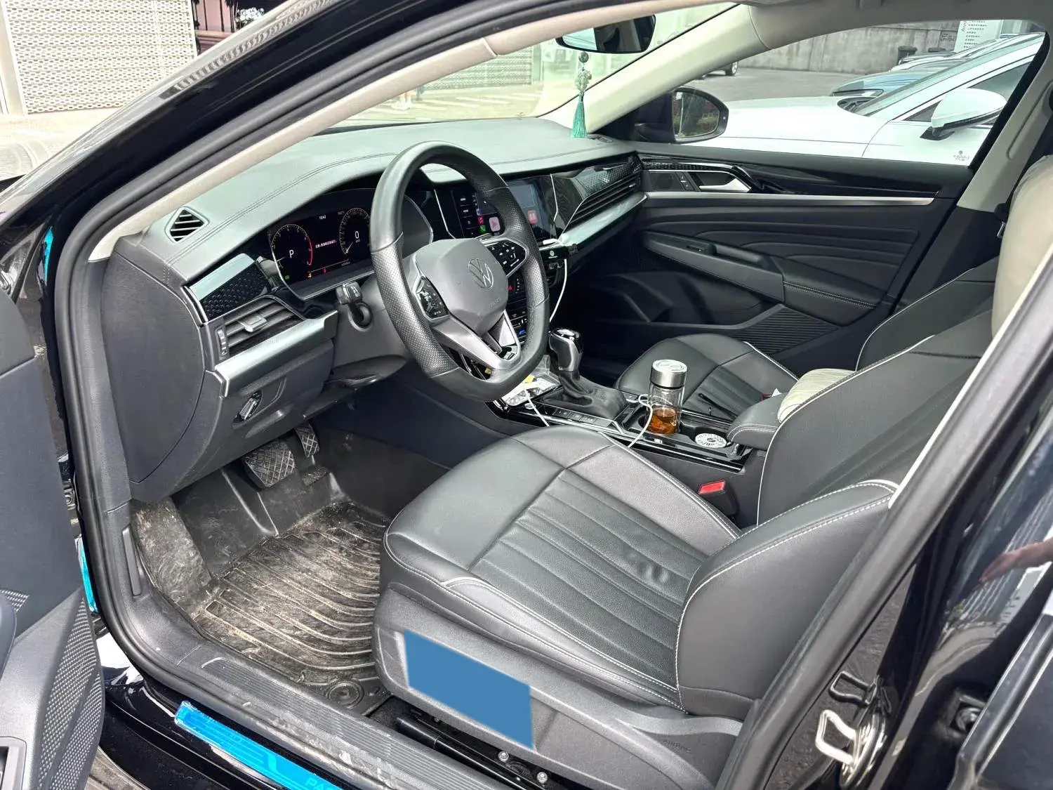 2023 VOLKSWAGEN PASSAT thumbnail 4