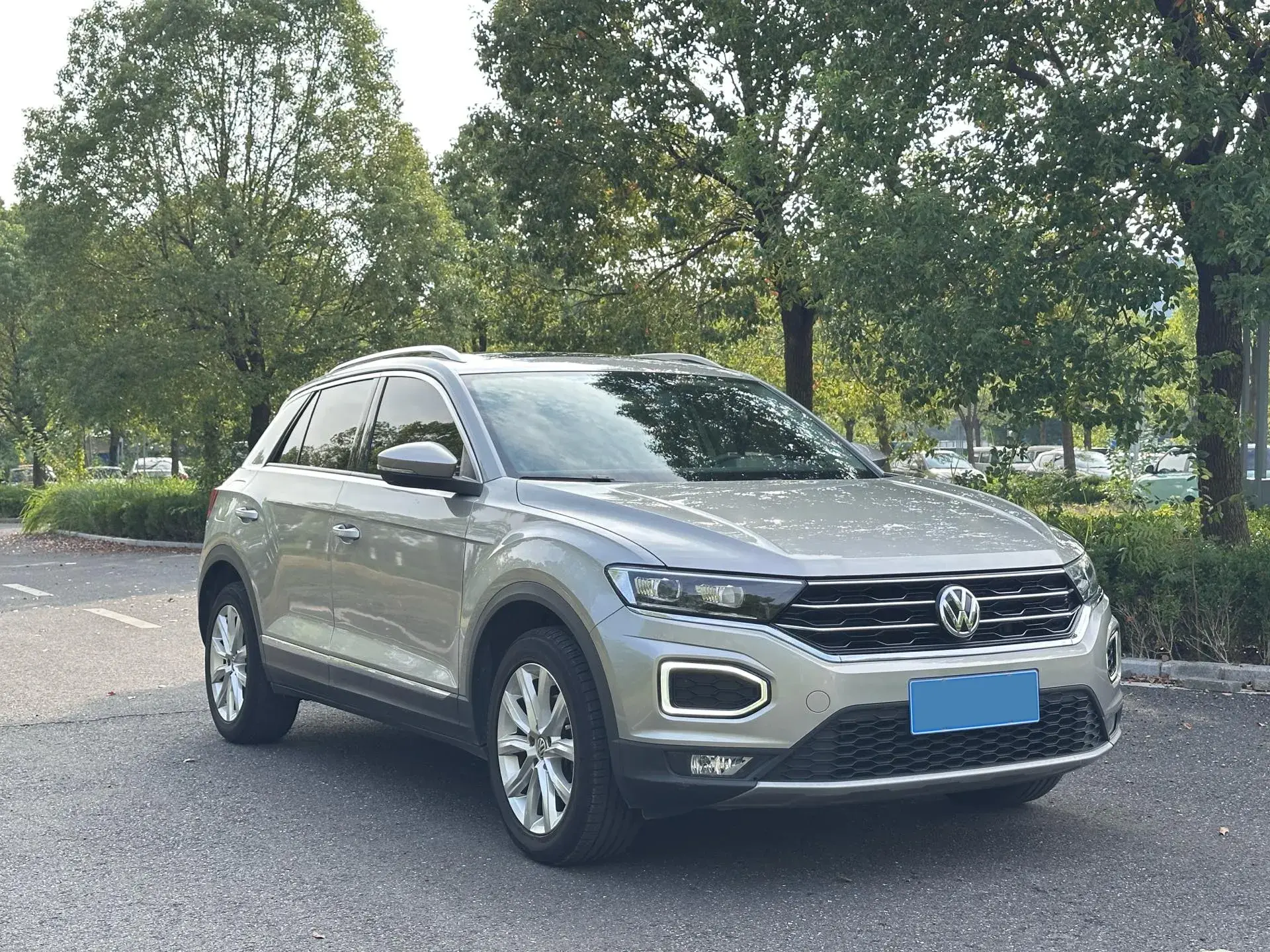 2019 VOLKSWAGEN T-ROC thumbnail 2
