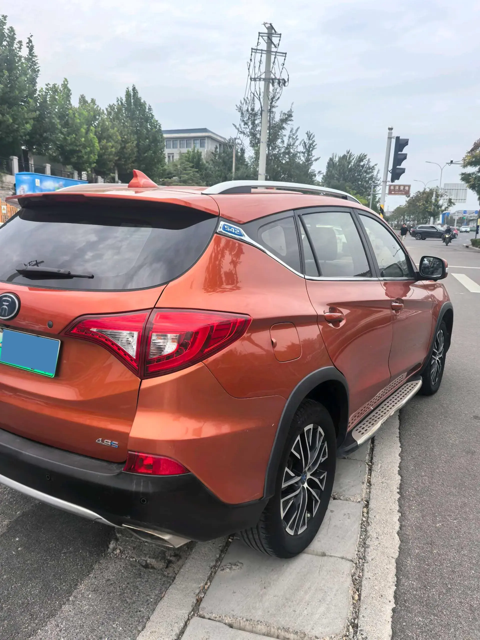 2017 BYD SONG thumbnail 4