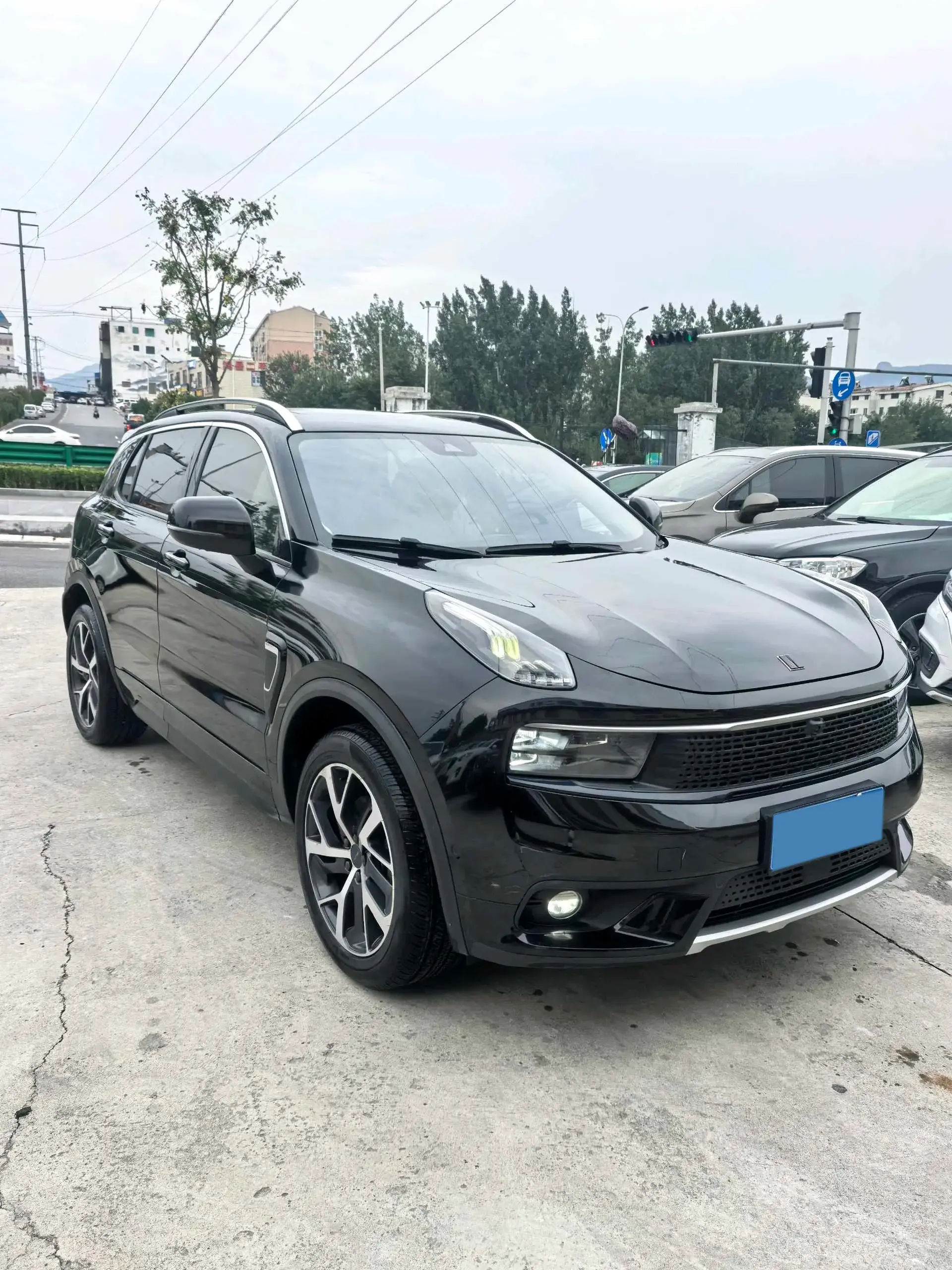 2019 LYNK&CO 01 thumbnail 3