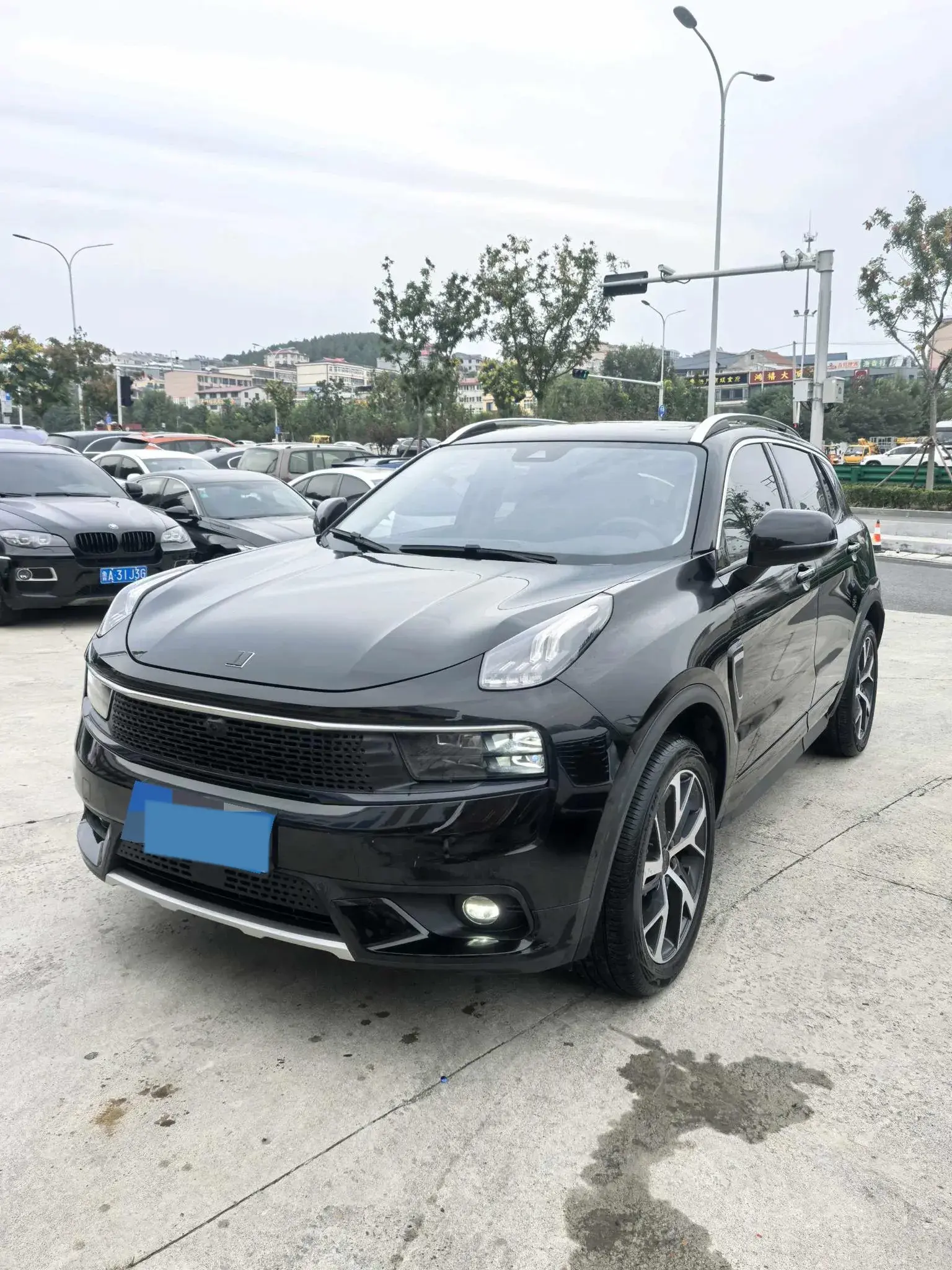 2019 LYNK&CO 01 view 1
