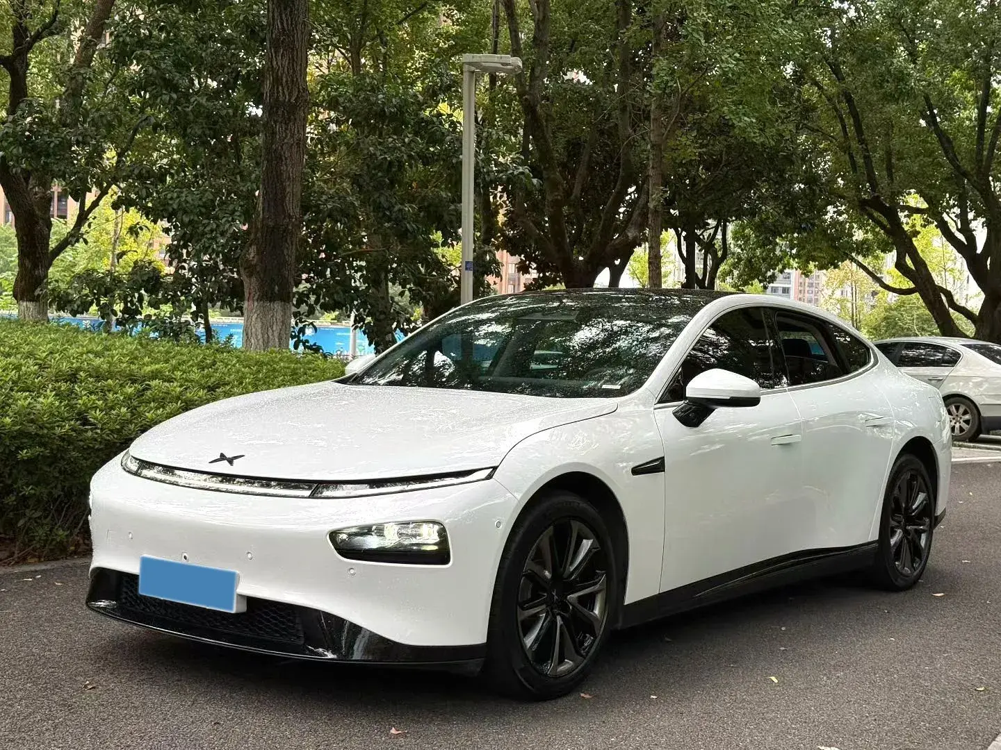 2022 XPENG P7 view 1