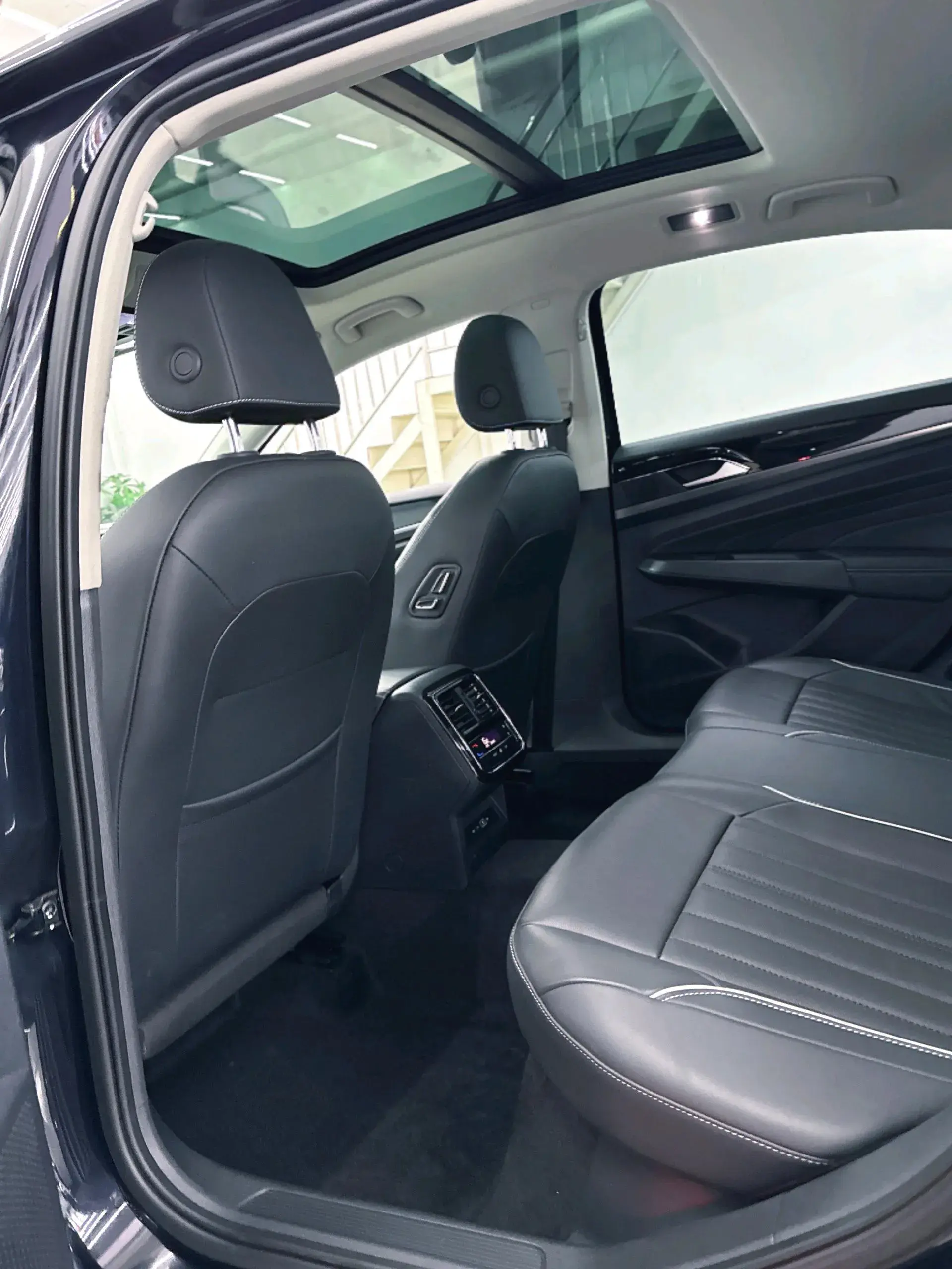 2022 VOLKSWAGEN PASSAT thumbnail 4