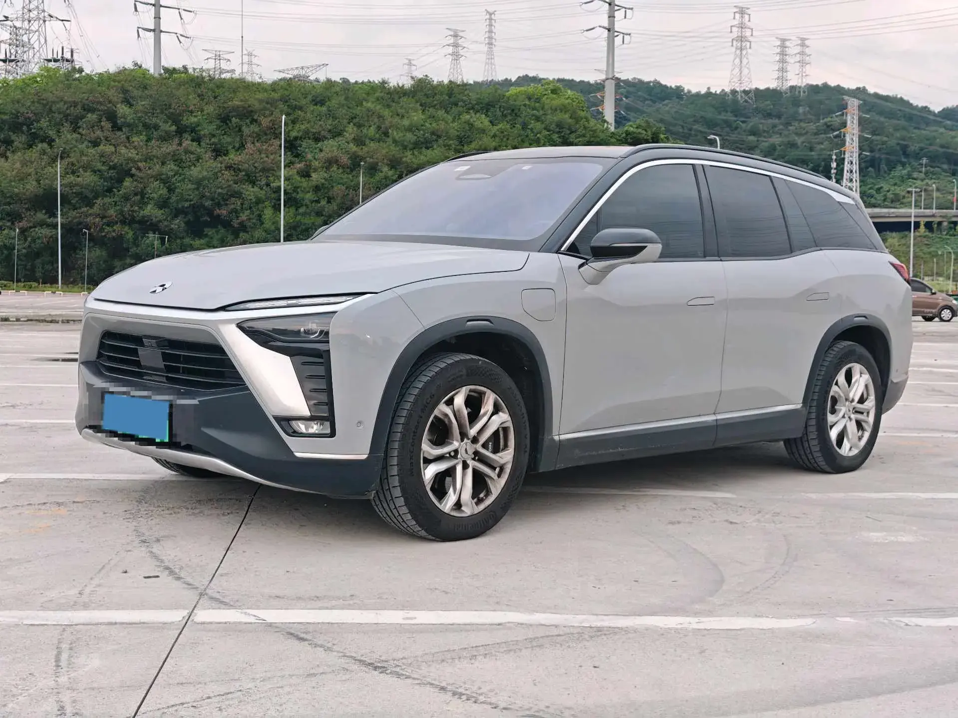 2022 NIO ES8 view 1