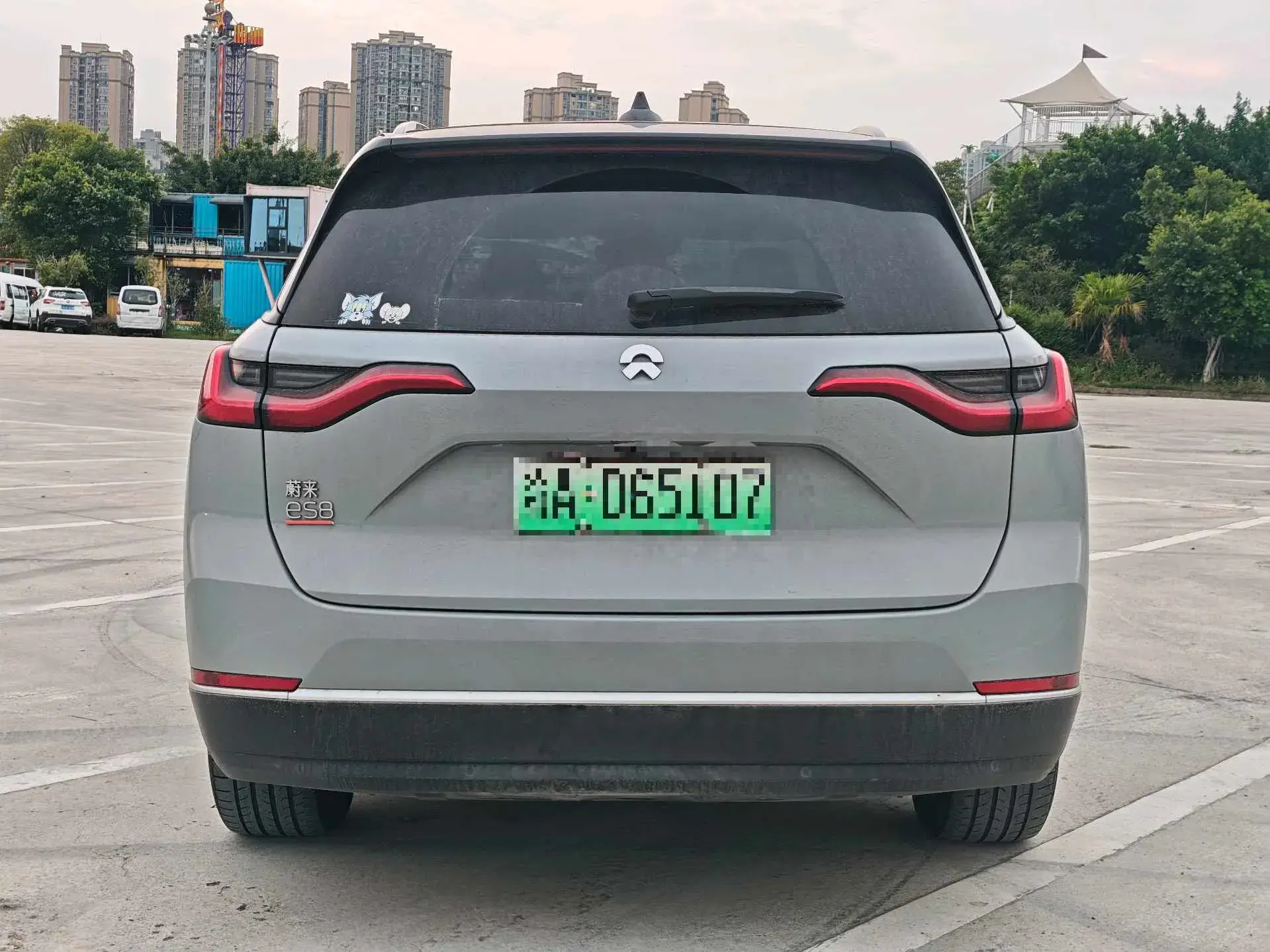 2022 NIO ES8 thumbnail 3