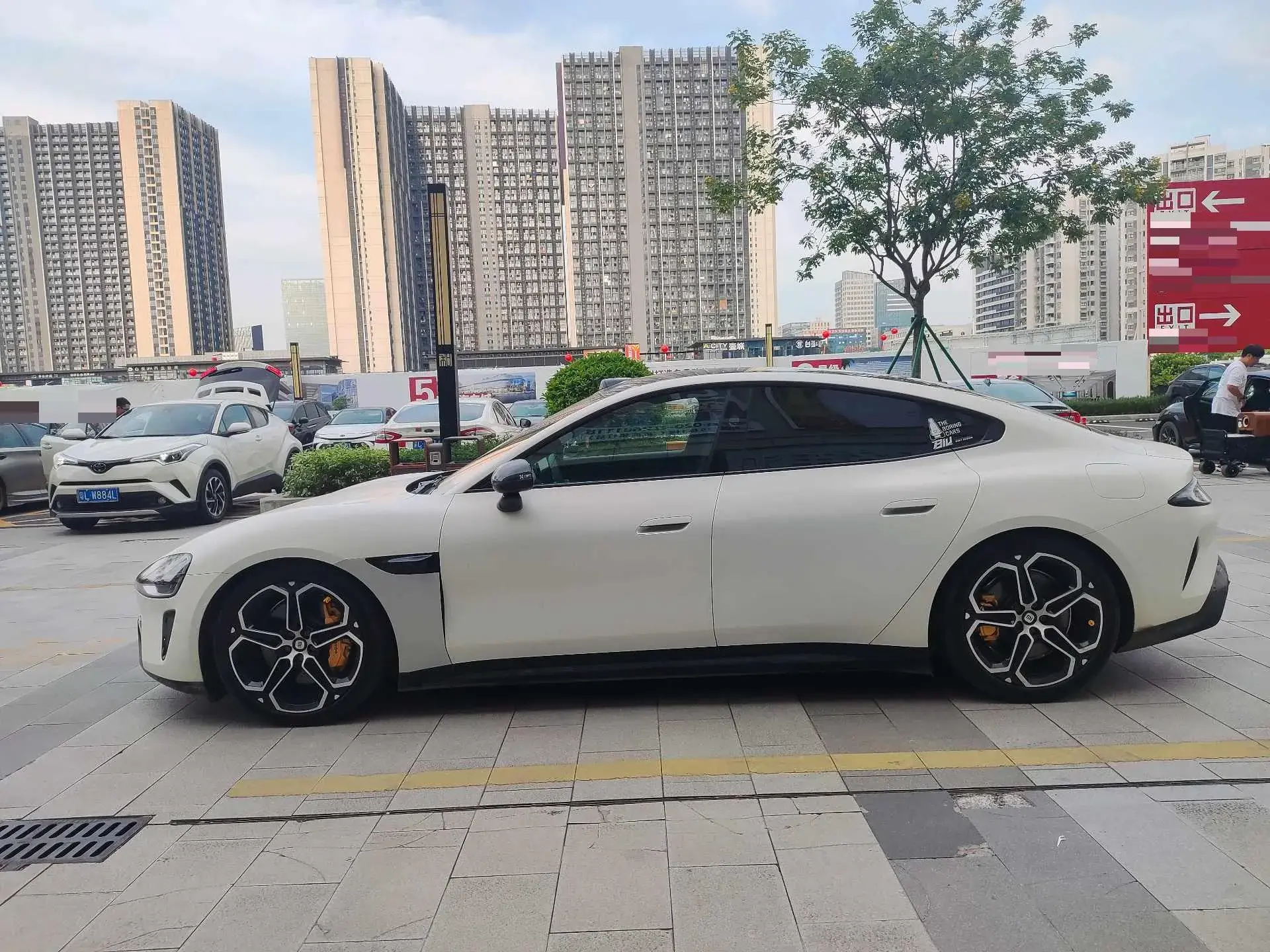 2024 MI SU7 thumbnail 3