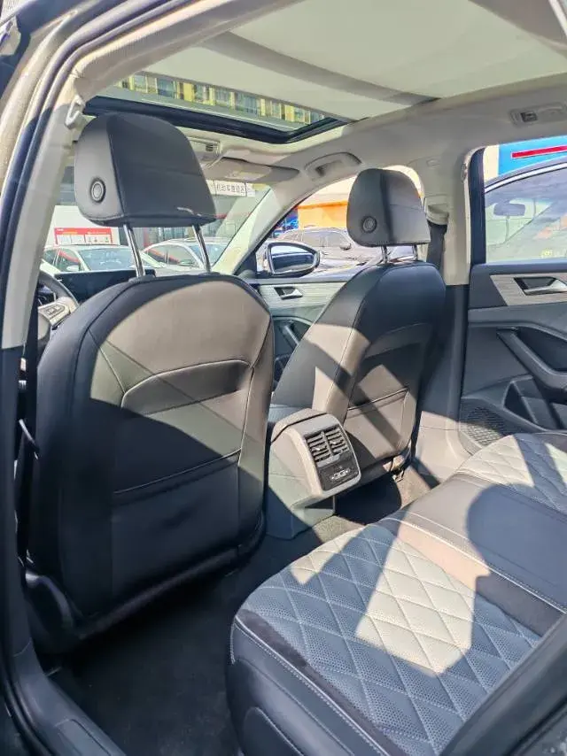 2023 VOLKSWAGEN SAGITAR thumbnail 4