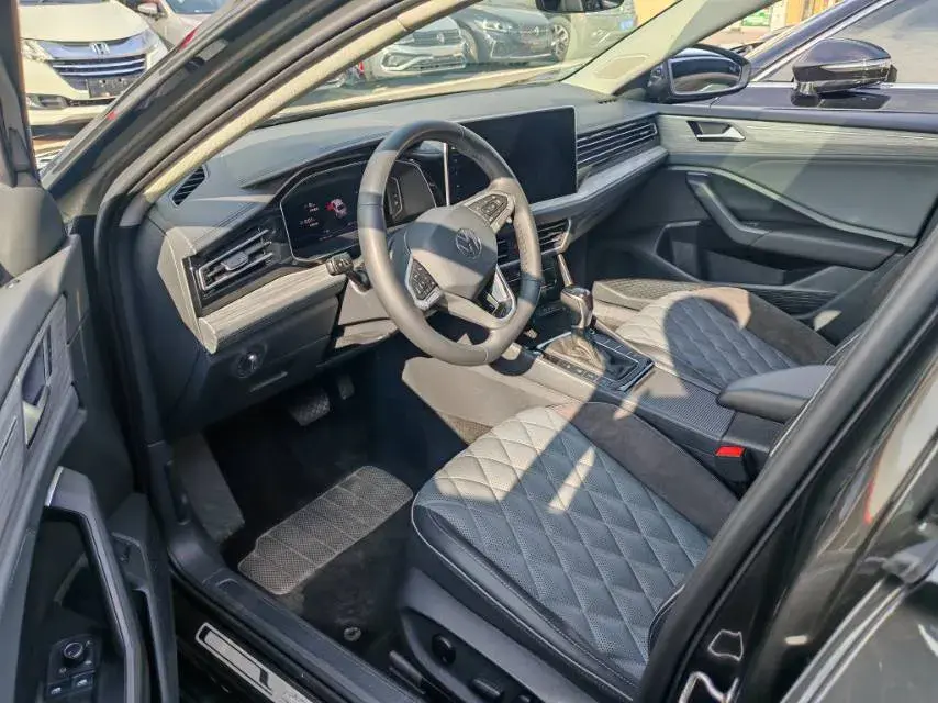 2023 VOLKSWAGEN SAGITAR thumbnail 3