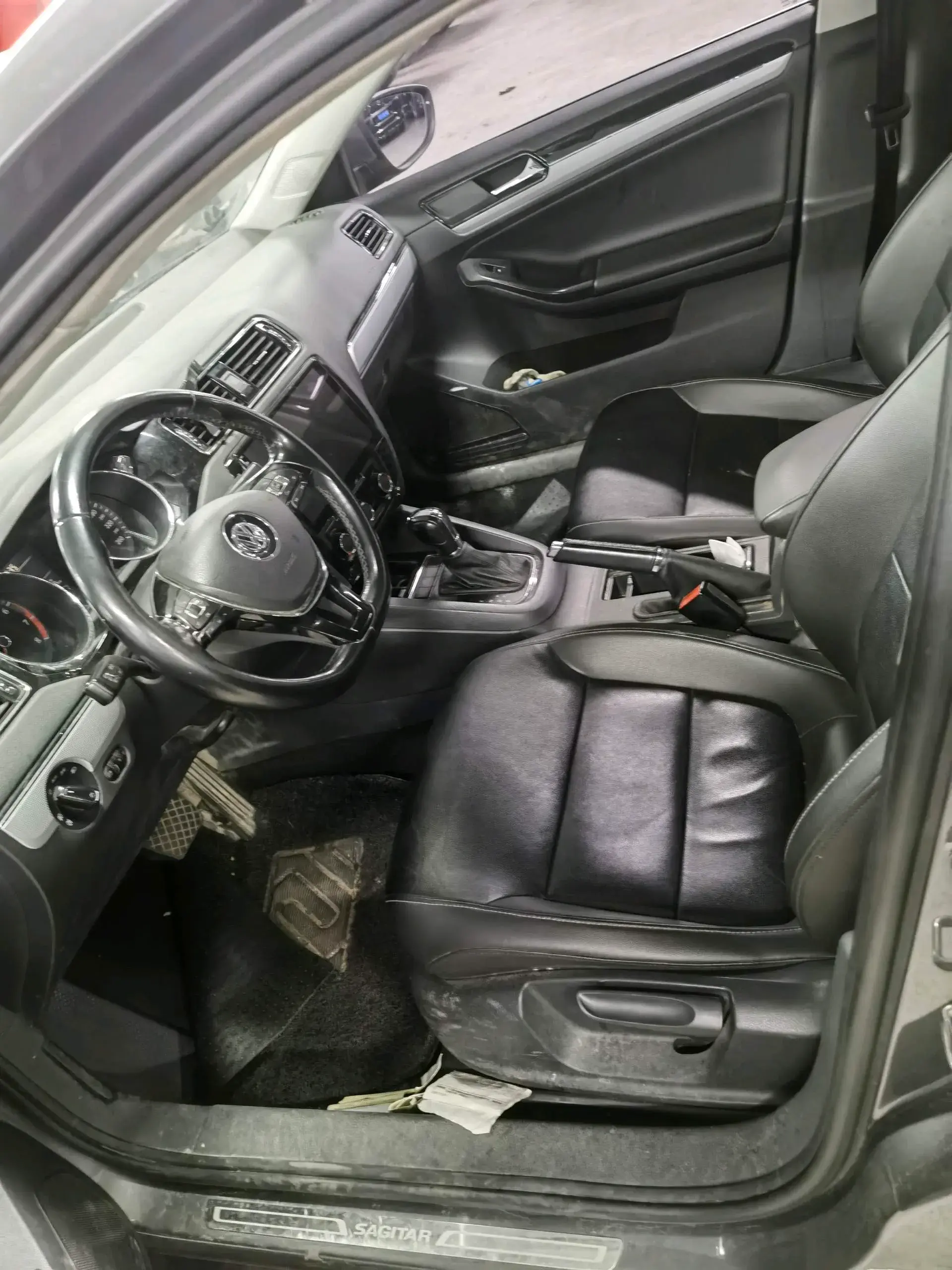 2018 VOLKSWAGEN SAGITAR thumbnail 3