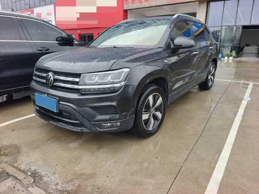 2021 VOLKSWAGEN THARU view 1