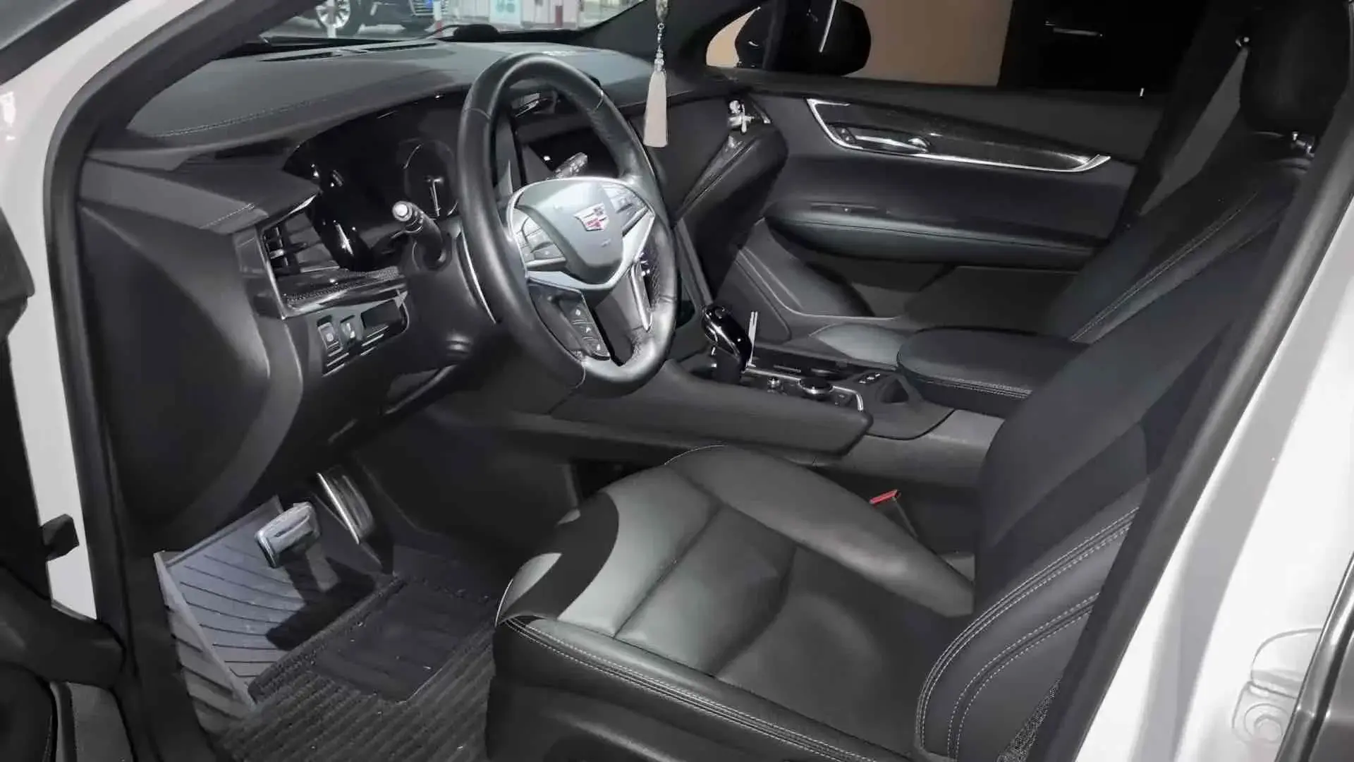 2022 CADILLAC XT5 thumbnail 4