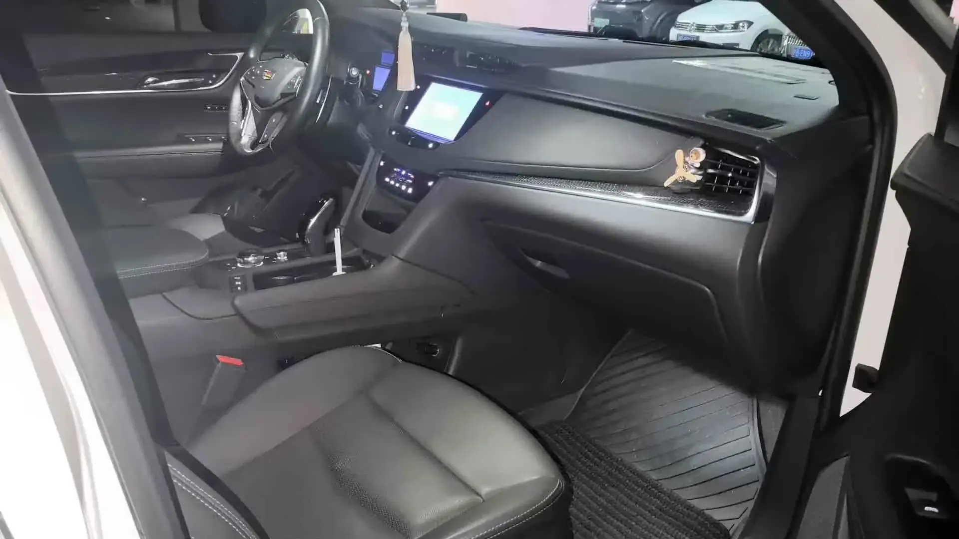 2022 CADILLAC XT5 thumbnail 3