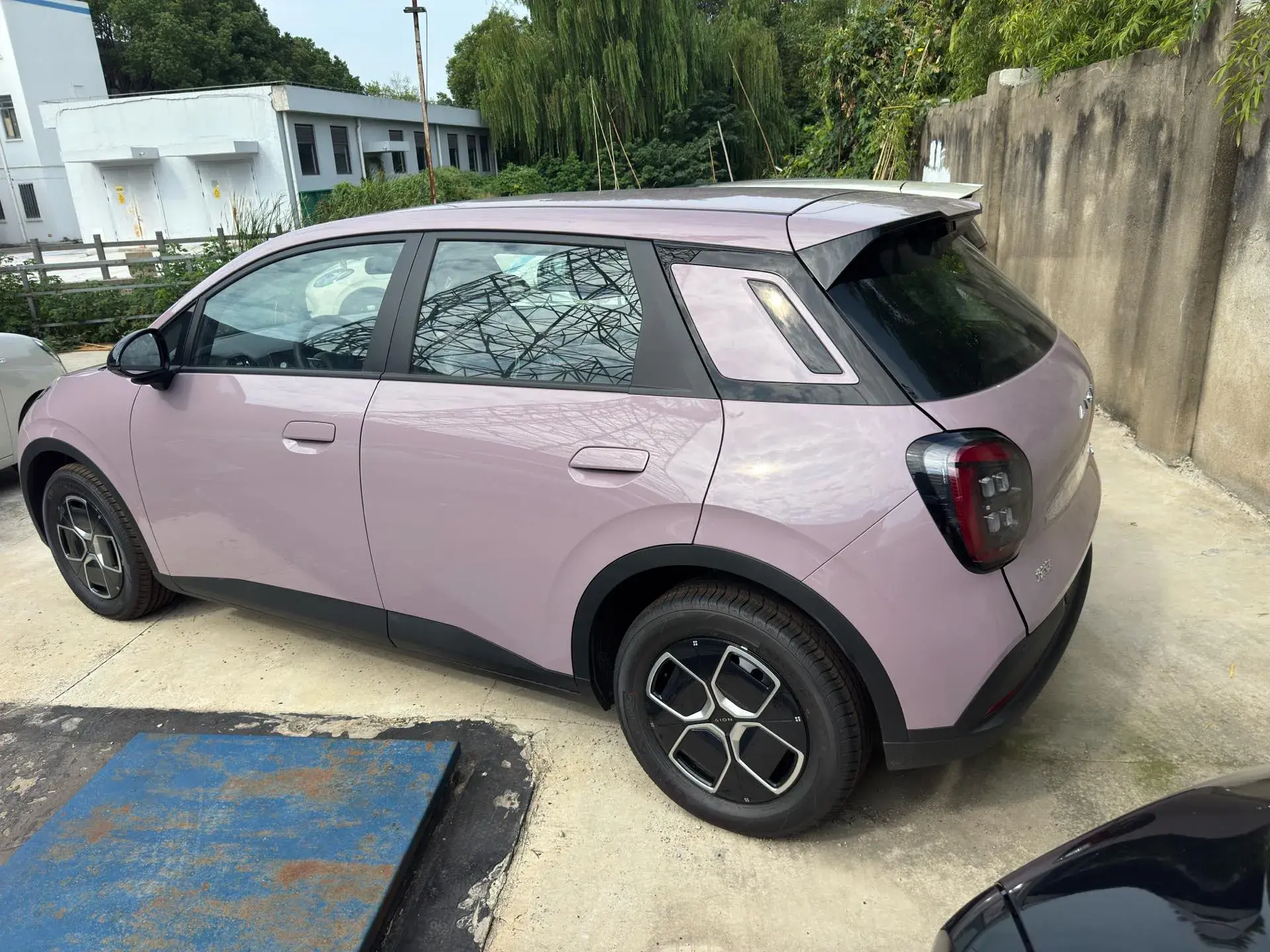 2025 AION AION thumbnail 4