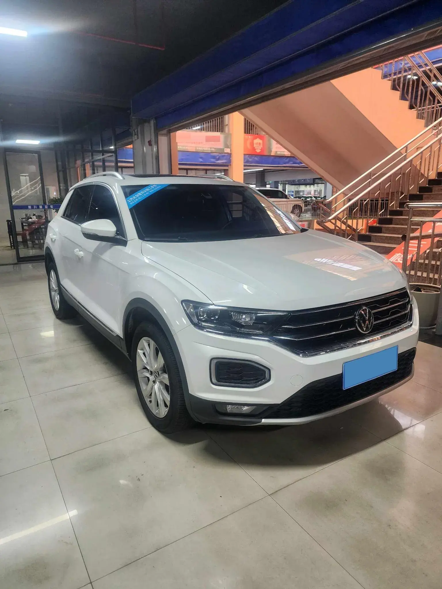 2022 VOLKSWAGEN T-ROC thumbnail 3