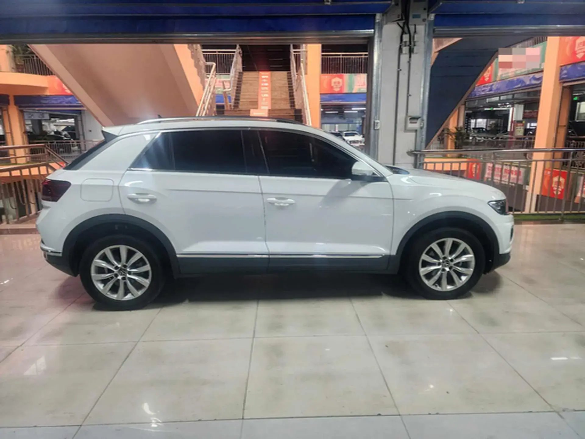 2022 VOLKSWAGEN T-ROC thumbnail 4