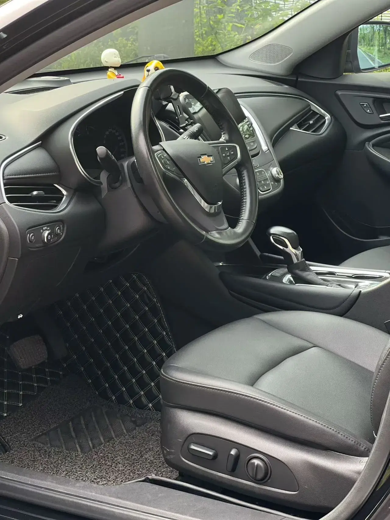 2021 CHEVROLET MALIBU thumbnail 4