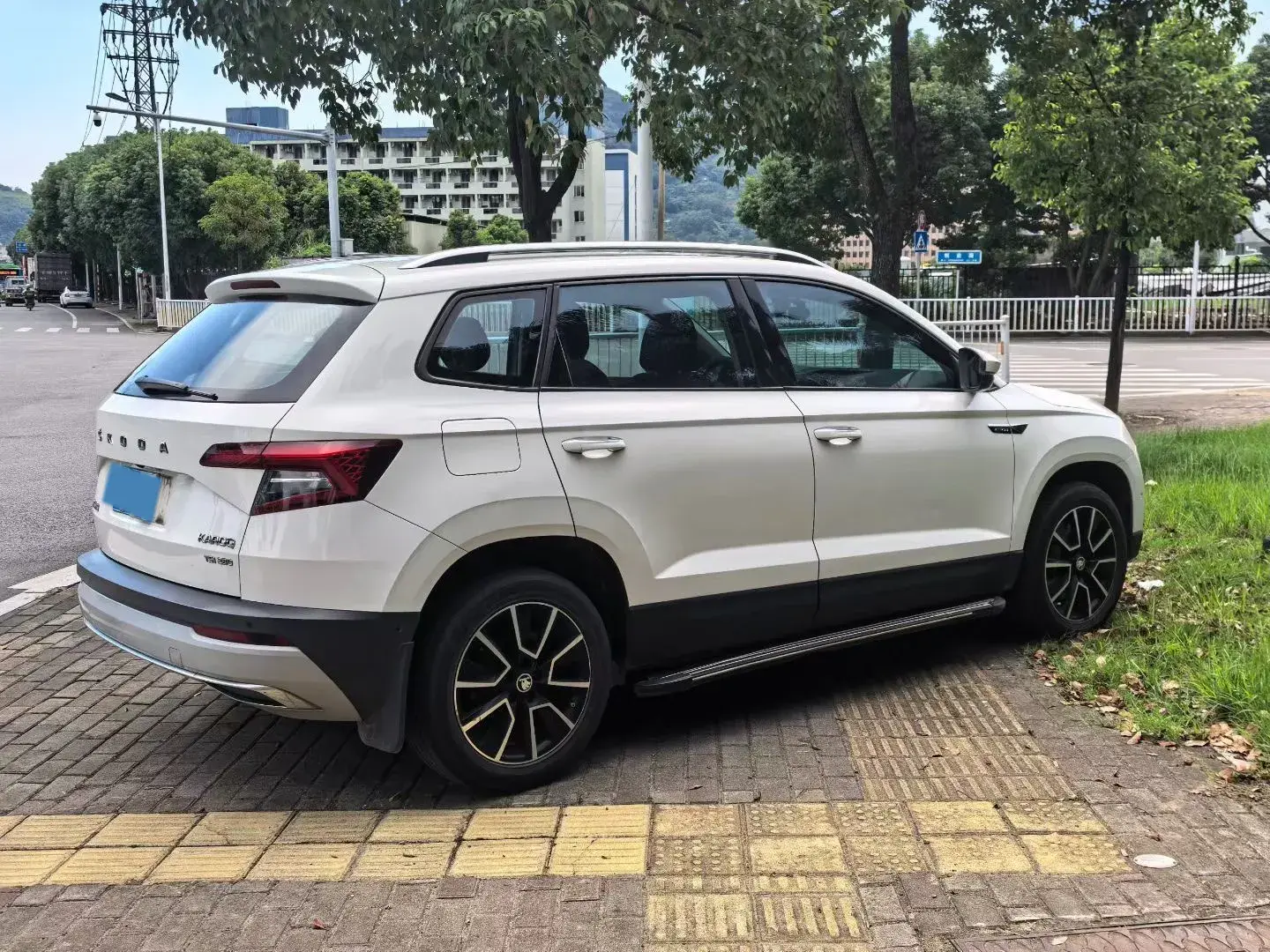 2019 SKODA KAROQ thumbnail 3