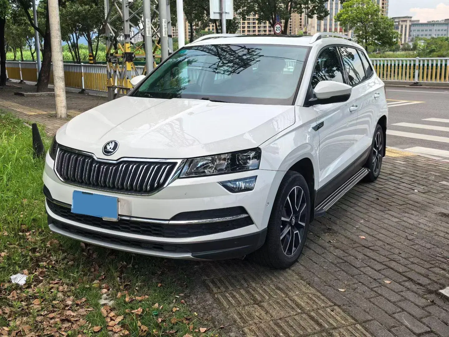 2019 SKODA KAROQ view 1