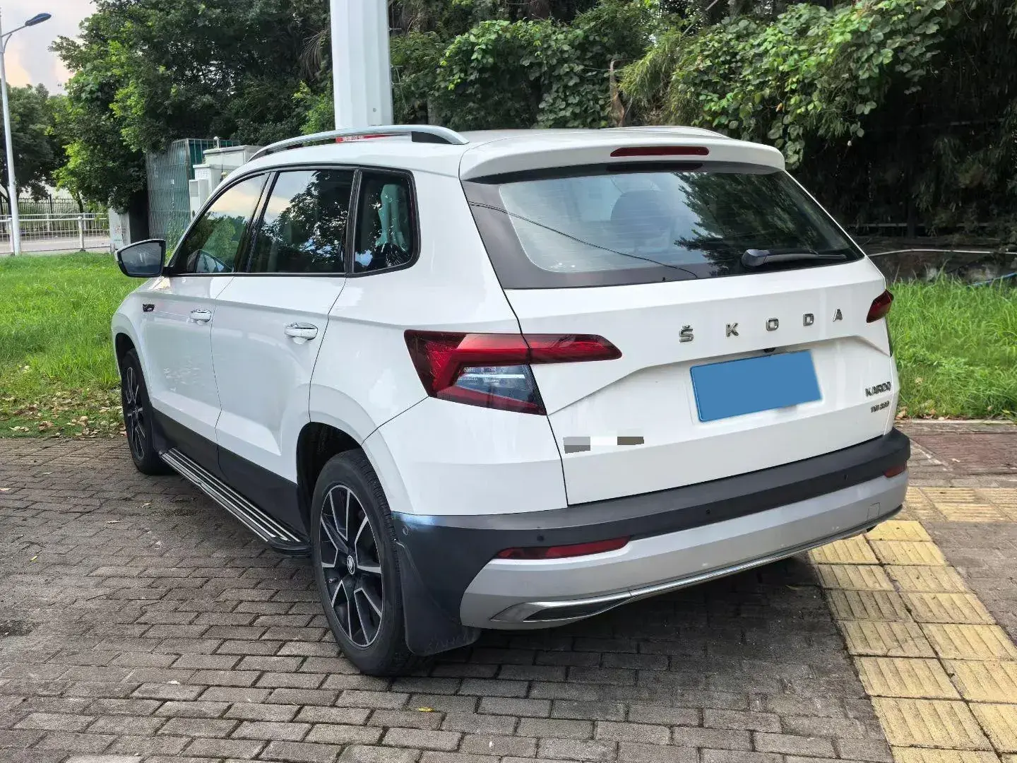 2019 SKODA KAROQ thumbnail 4