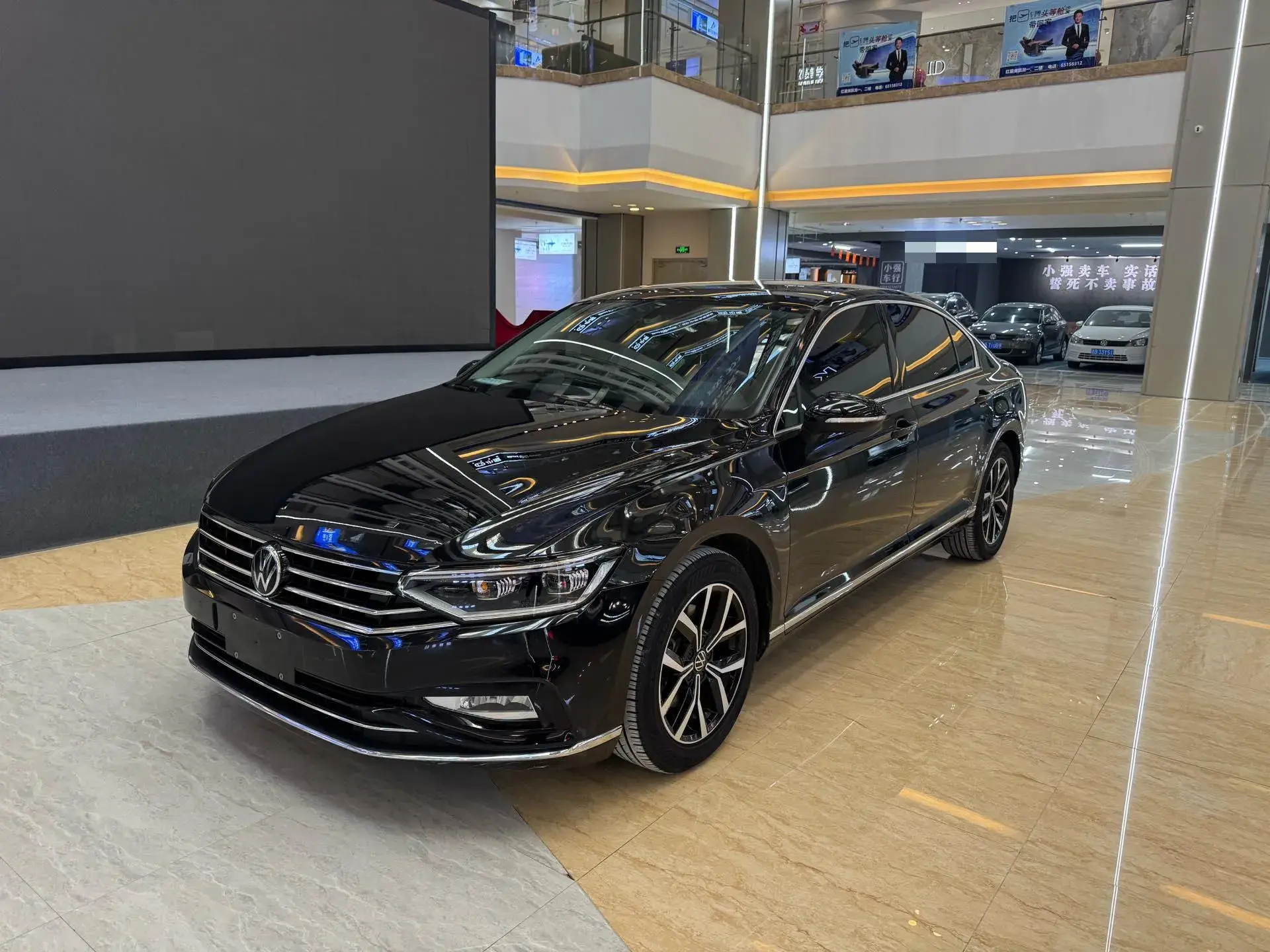 2020 VOLKSWAGEN MAGOTAN view 1