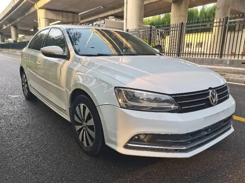 2017 VOLKSWAGEN SAGITAR thumbnail 2