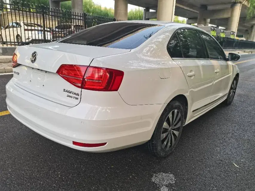 2017 VOLKSWAGEN SAGITAR thumbnail 4