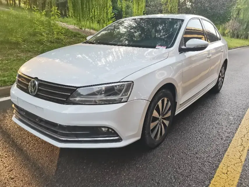 2017 VOLKSWAGEN SAGITAR view 1