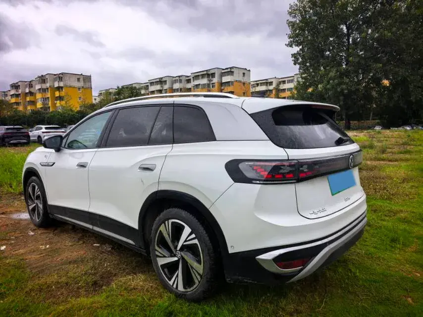 2024 VOLKSWAGEN ID.6 thumbnail 3