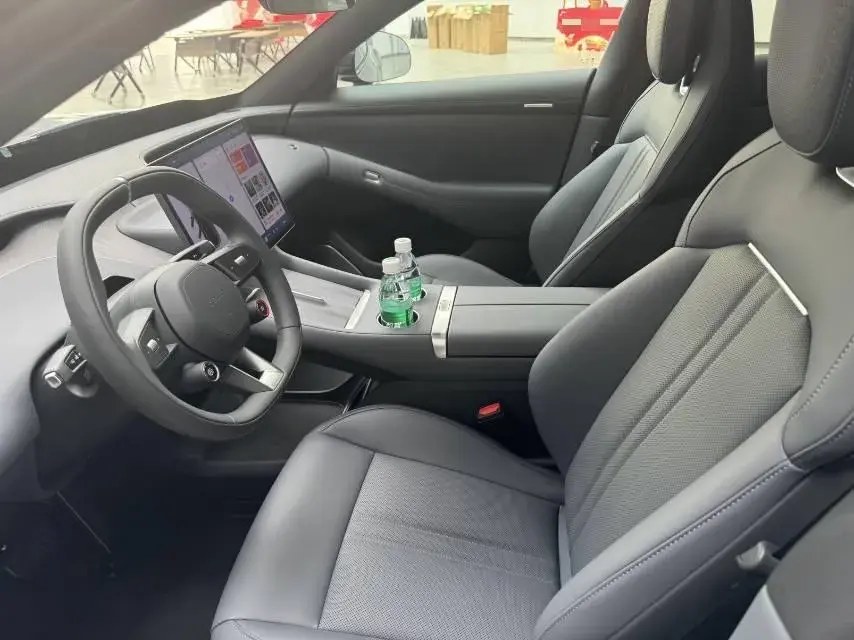 2025 MI YU7 thumbnail 4