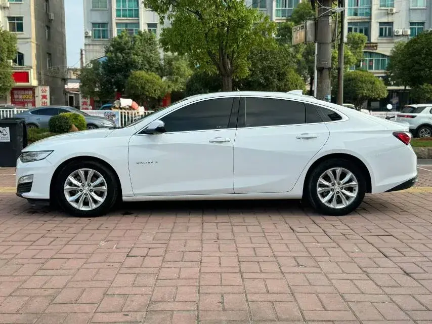 2020 CHEVROLET MALIBU thumbnail 3