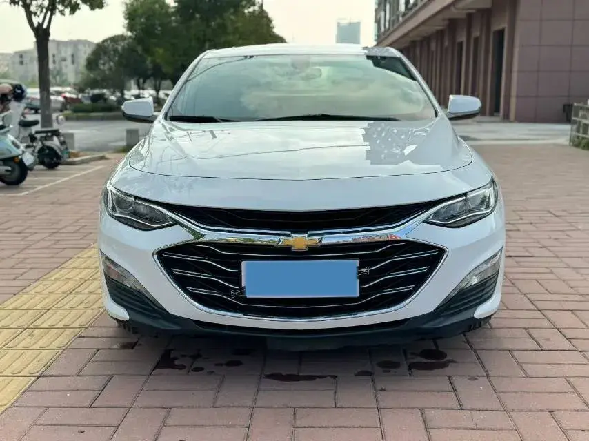 2020 CHEVROLET MALIBU thumbnail 2