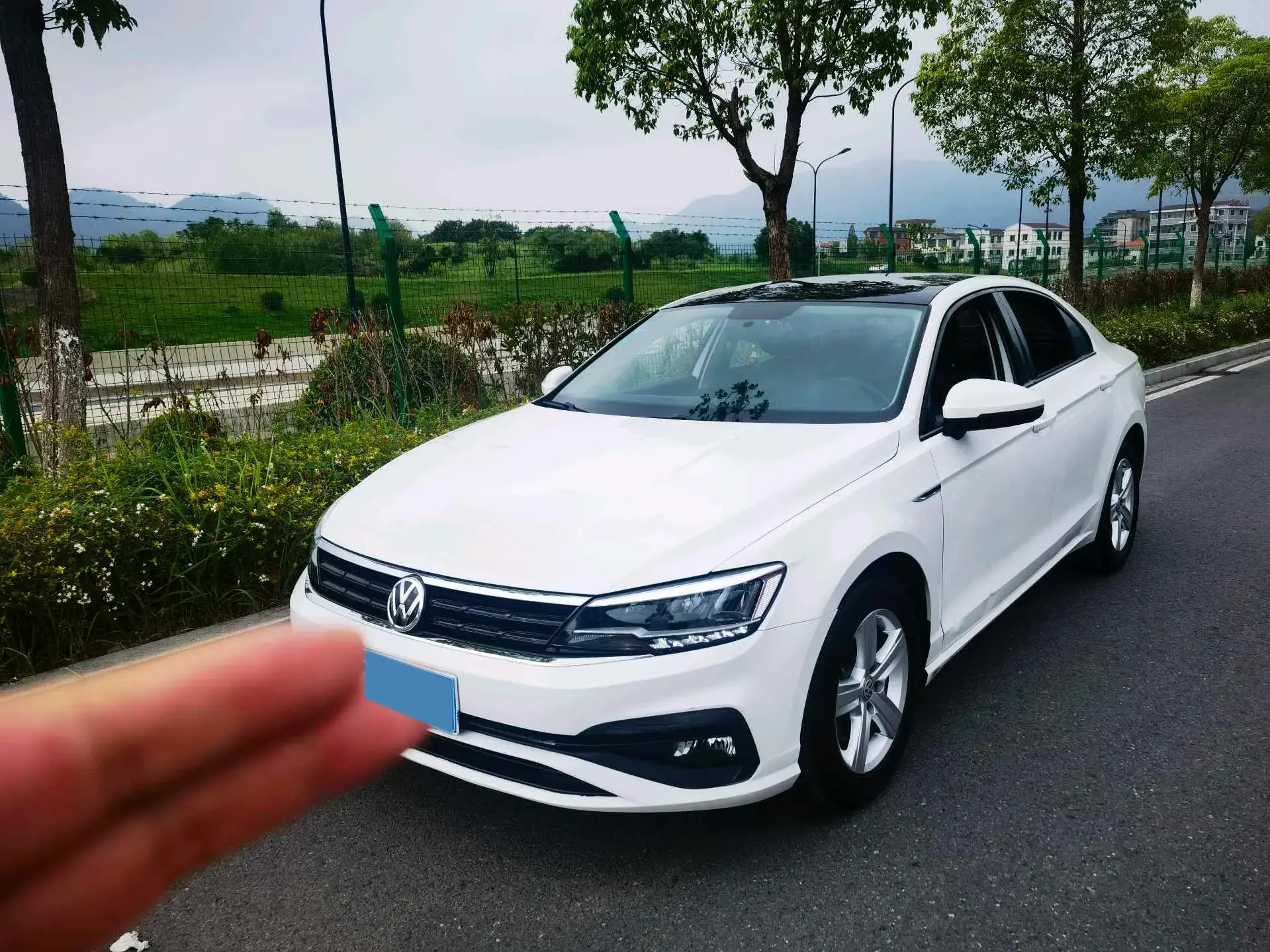 2019 VOLKSWAGEN LAMANDO view 1