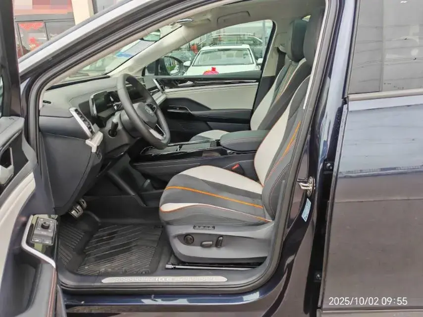 2022 VOLKSWAGEN ID.6 thumbnail 4