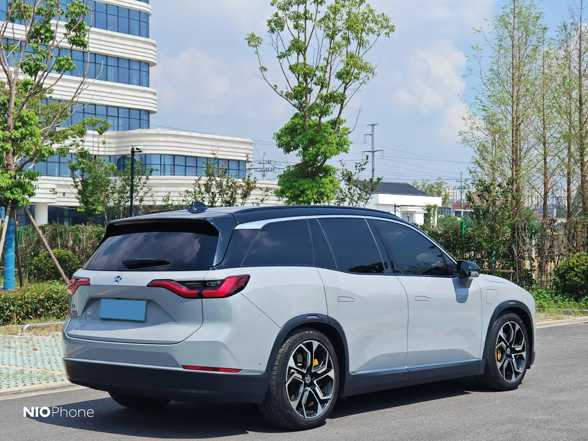 2020 NIO ES8 thumbnail 2