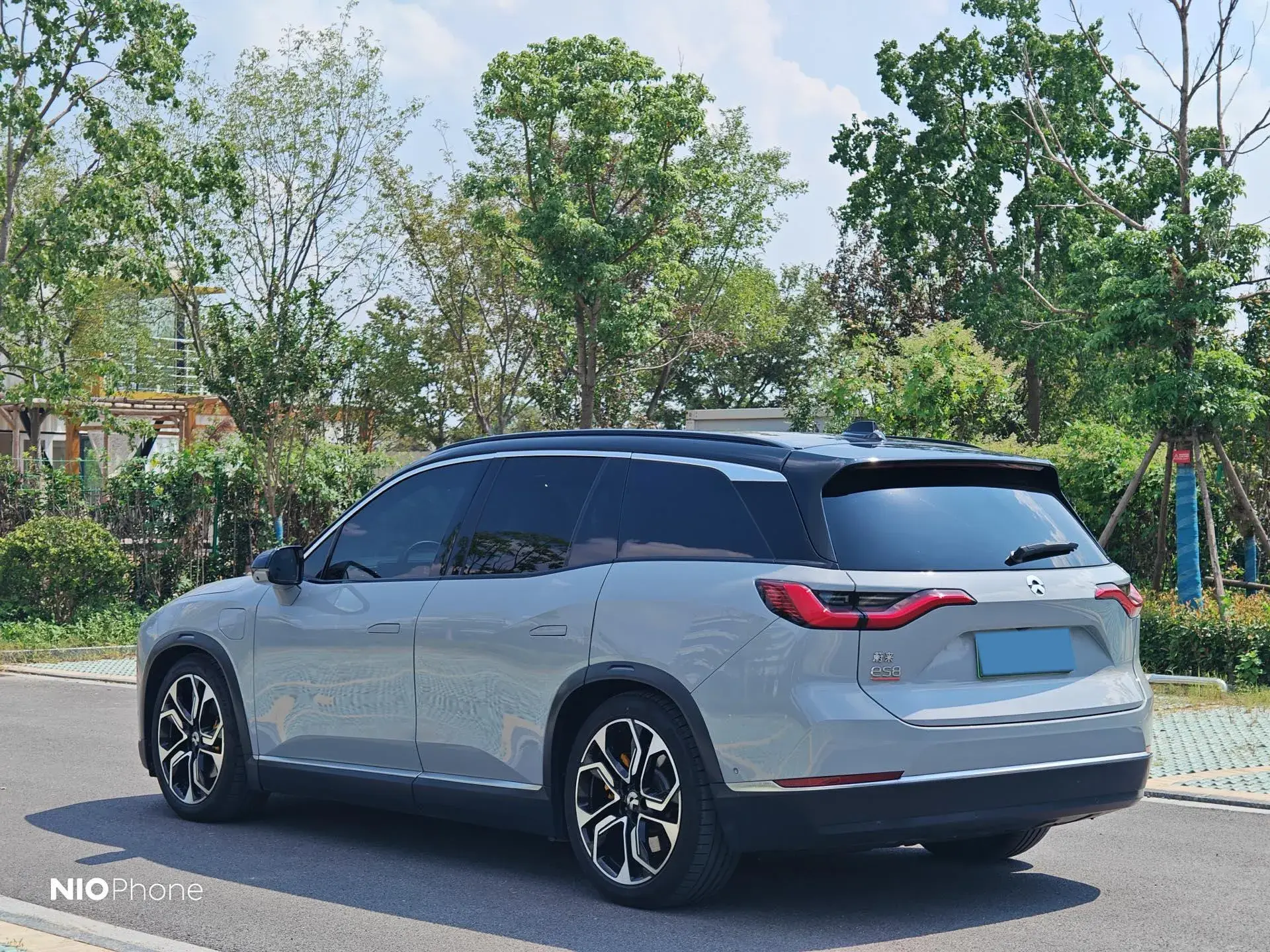 2020 NIO ES8 thumbnail 4