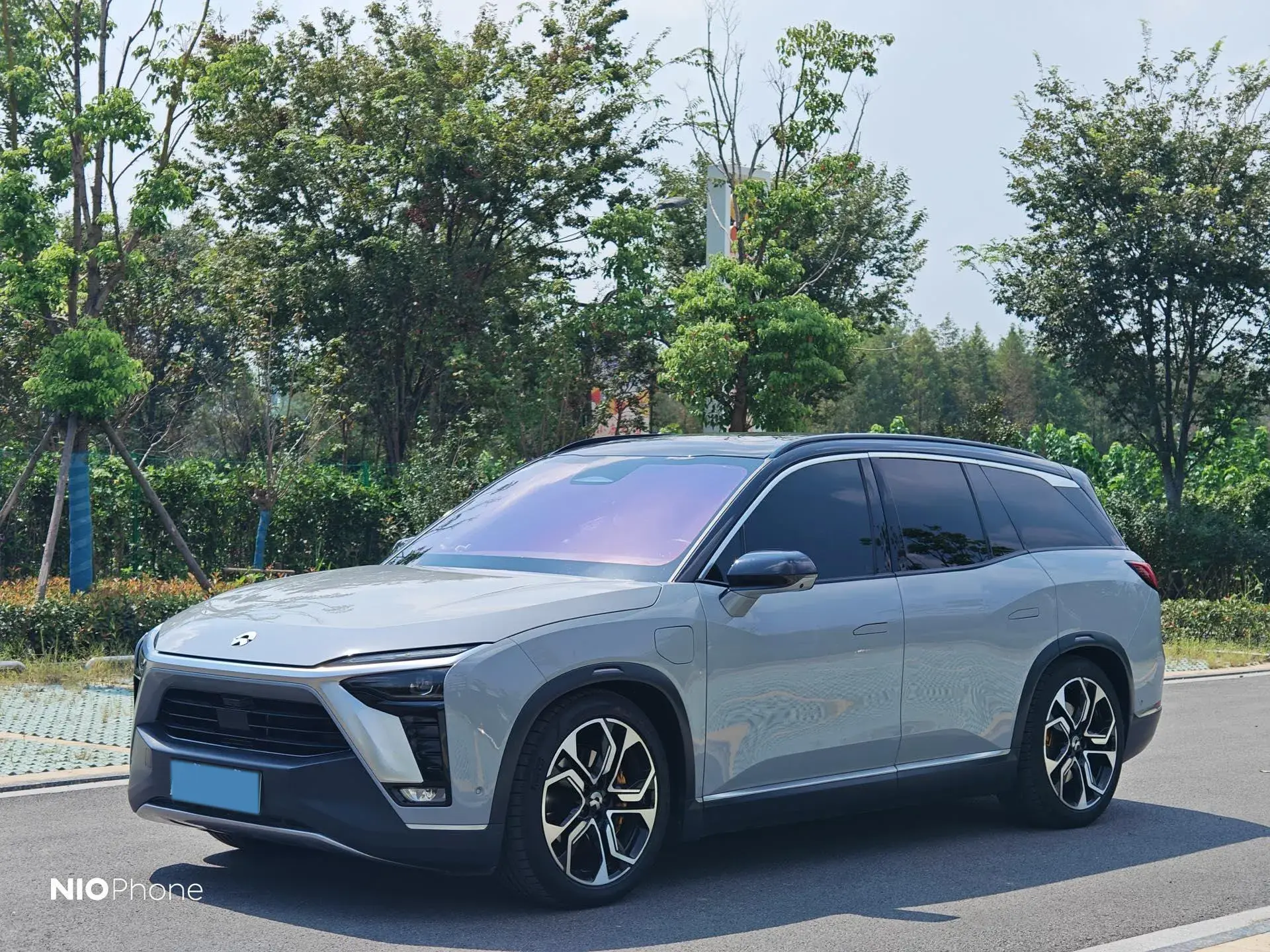 2020 NIO ES8 view 1