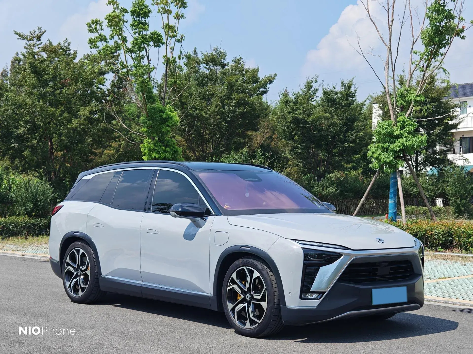 2020 NIO ES8 thumbnail 3