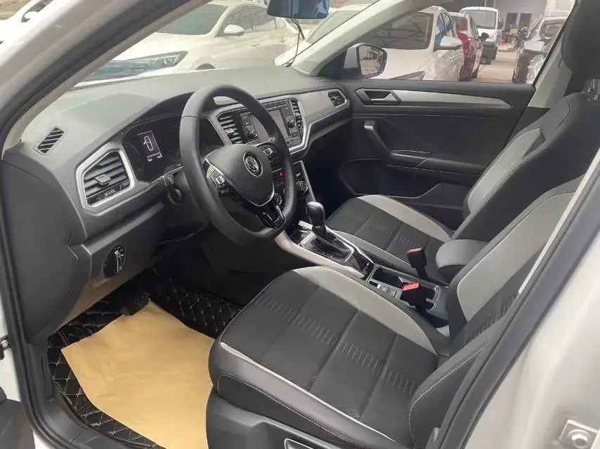 2020 VOLKSWAGEN T-ROC thumbnail 4