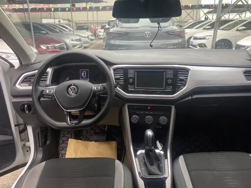 2020 VOLKSWAGEN T-ROC thumbnail 2