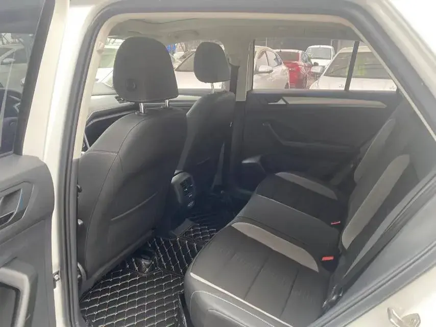 2020 VOLKSWAGEN T-ROC thumbnail 3