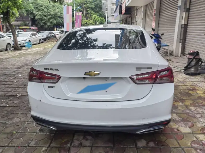 2021 CHEVROLET MALIBU thumbnail 4