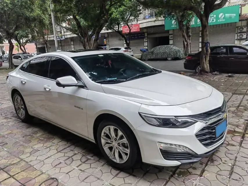 2021 CHEVROLET MALIBU thumbnail 3