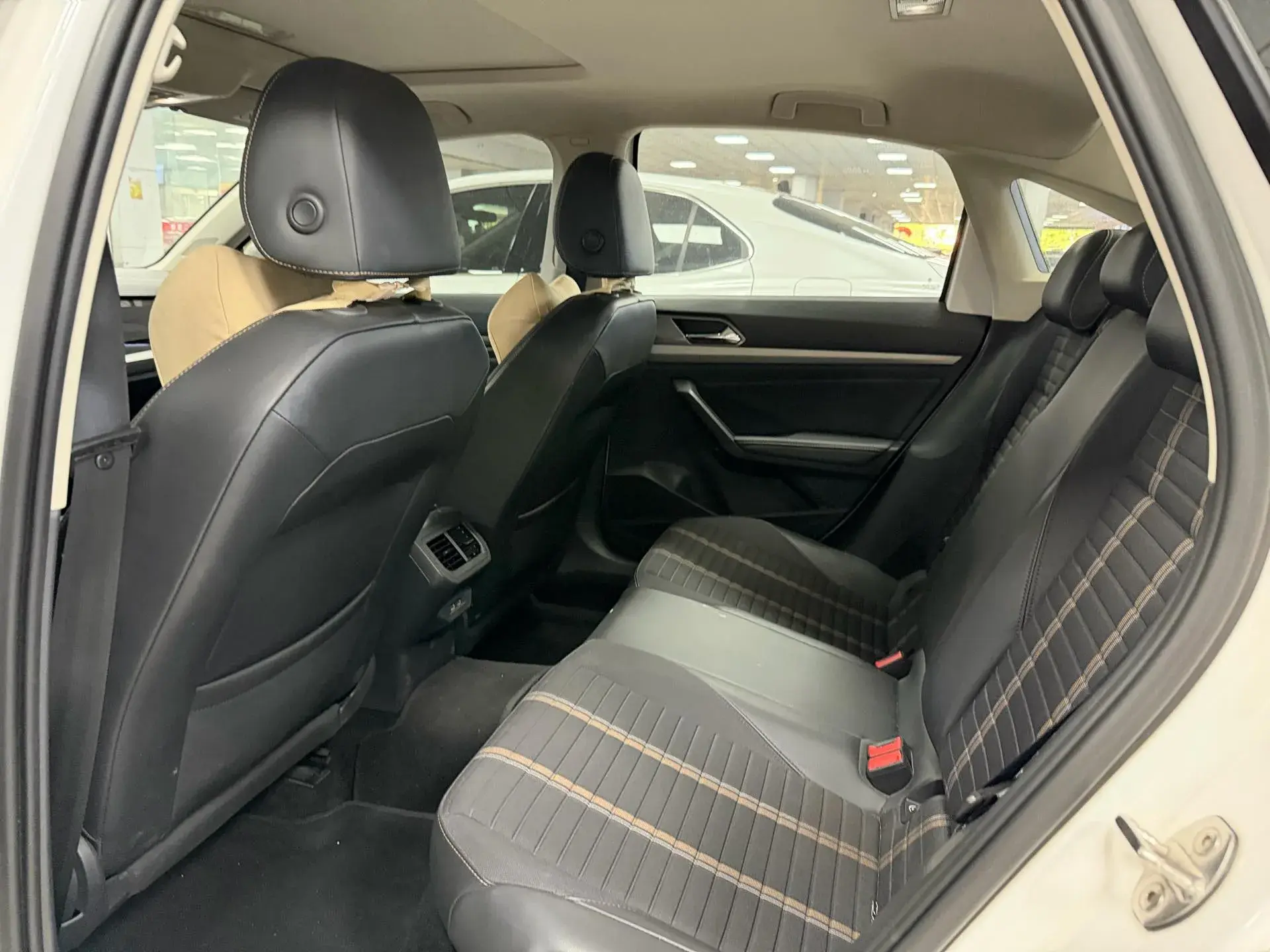 2019 VOLKSWAGEN LAVIDA thumbnail 4