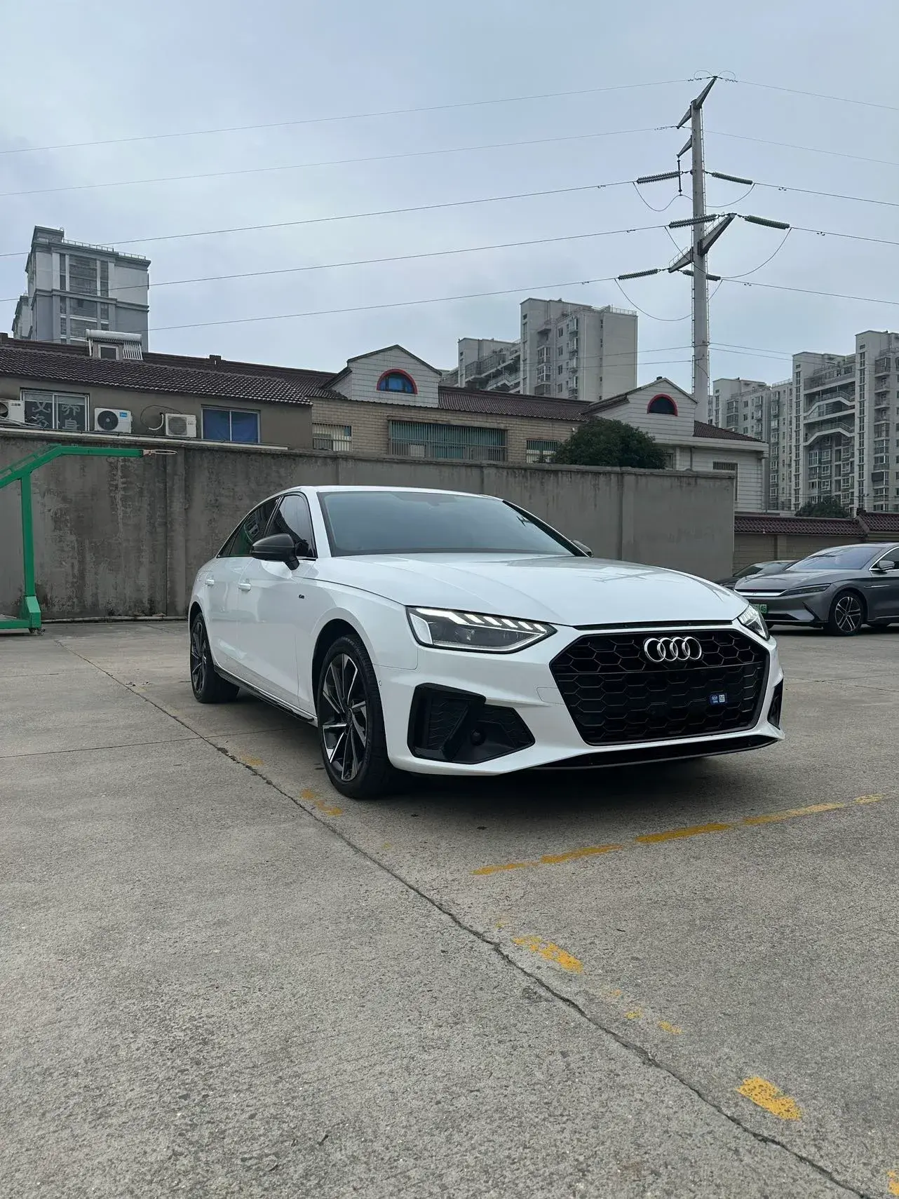 2023 AUDI A4L thumbnail 3