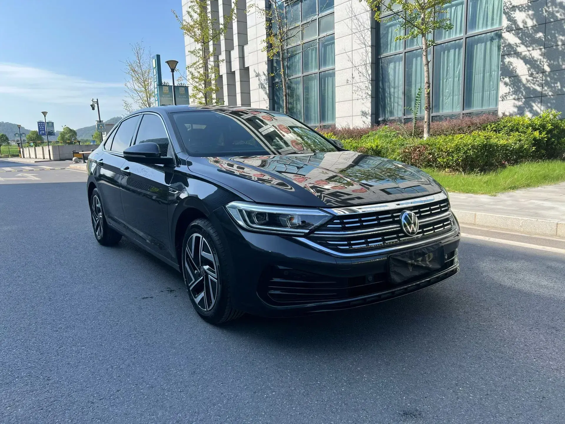 2021 VOLKSWAGEN SAGITAR thumbnail 3