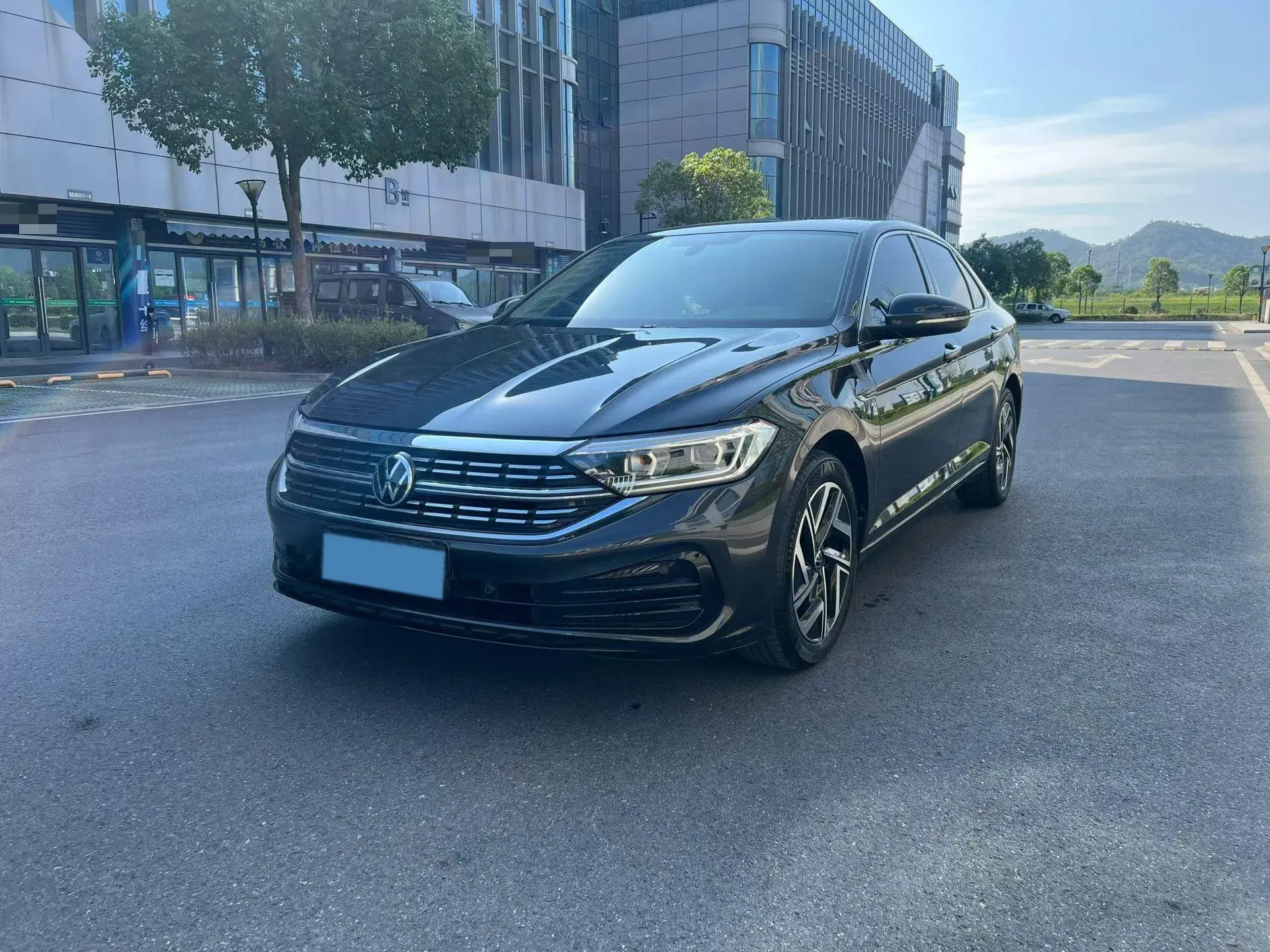 2021 VOLKSWAGEN SAGITAR view 1